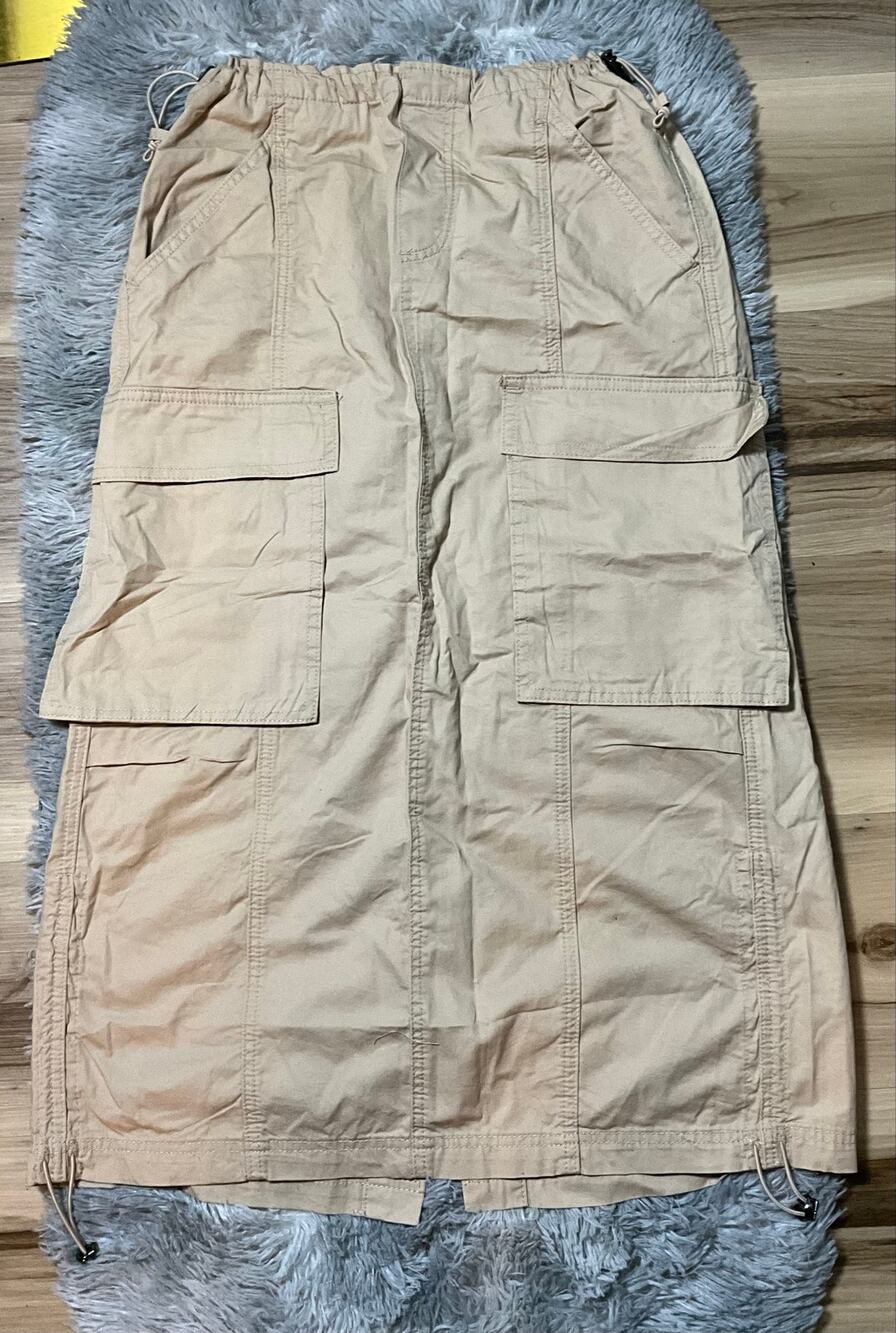 Forever 21 long cargo skirt with small split in the back. Size Small.